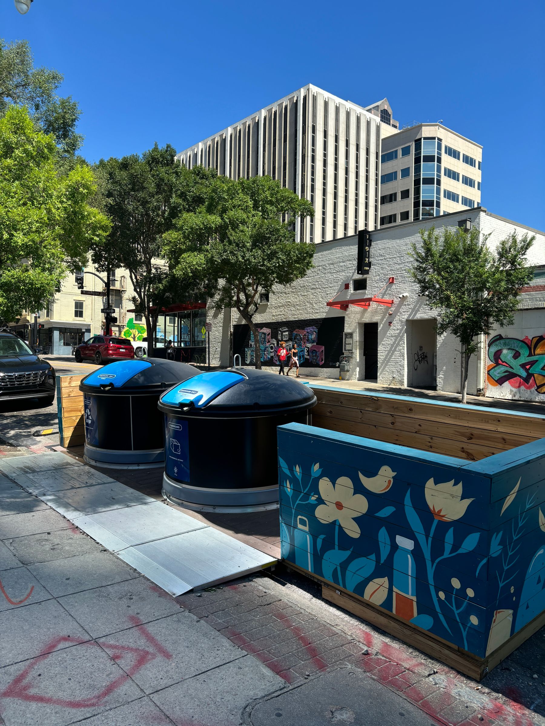 A TRAC bin positioned in downtown Raleigh, paving the way for a cleaner and more sustainable urban environment.